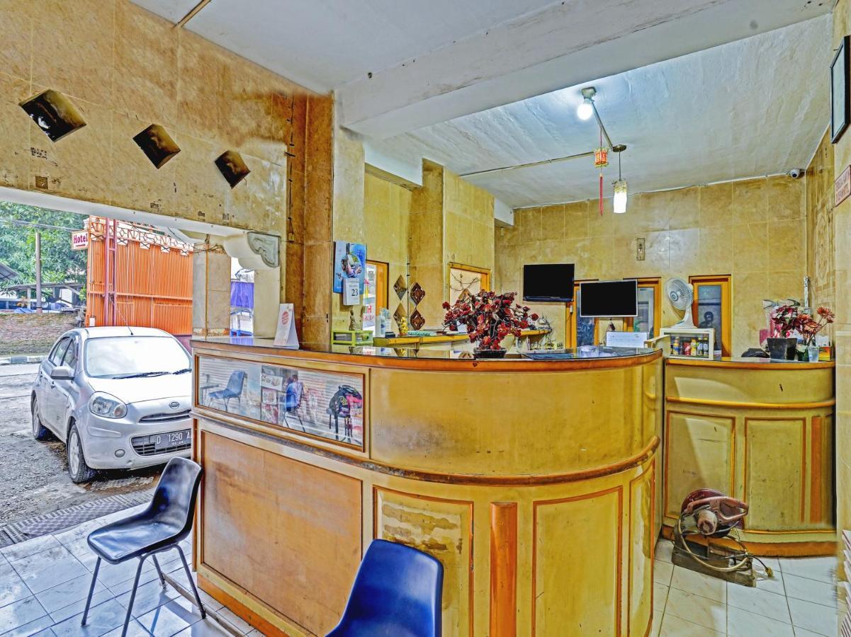 Oyo 90238 Hotel Nusantara 井里汶 外观 照片